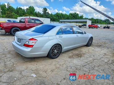 Trzecie zdjęcie samochodu z tyłu: 2007 MERCEDES-BENZ S 550 VIN:WDDNG71X37A033297 - miniatura