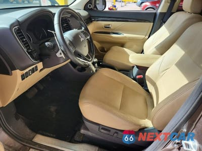 Zdjęcie 7 z 13 samochodu: 2016 MITSUBISHI OUTLANDER GT VIN:JA4JZ4AX5GZ037459 - miniatura