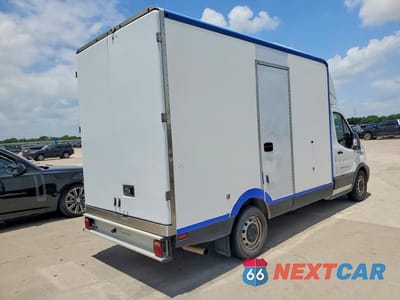 Trzecie zdjęcie samochodu z tyłu: 2022 FORD TRANSIT T-350 VIN:1FDBW5Z80NKA01668 - miniatura