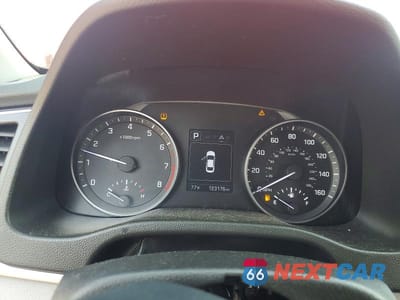 Zdjęcie 9 z 12 samochodu: 2018 HYUNDAI ELANTRA SEL VIN:5NPD84LF0JH253650 - miniatura