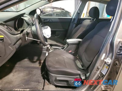 Zdjęcie 7 z 12 samochodu: 2012 KIA FORTE EX VIN:KNAFU4A28C5491086 - miniatura