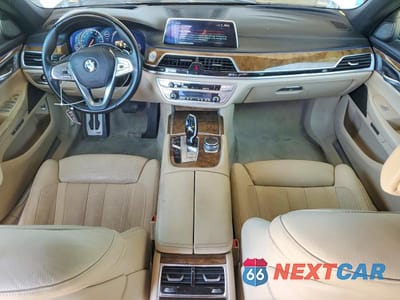 Zdjęcie 8 z 12 samochodu: 2016 BMW 740 I VIN:WBA7E2C51GG547344 - miniatura