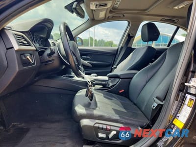 Zdjęcie 7 z 12 samochodu: 2016 BMW 320 XI VIN:WBA8E5G54GNU21359 - miniatura