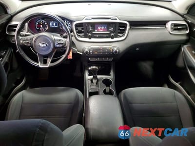 Zdjęcie 8 z 12 samochodu: 2016 KIA SORENTO LX VIN:5XYPG4A32GG183271 - miniatura