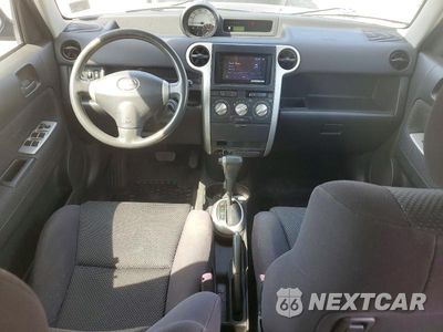 Zdjęcie 8 z 12 samochodu: 2005 TOYOTA SCION XB VIN:JTLKT324X50173750 - miniatura