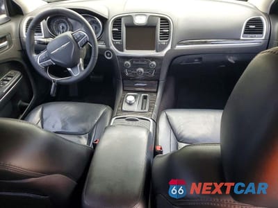 Zdjęcie 8 z 12 samochodu: 2016 CHRYSLER 300 LIMITED VIN:2C3CCAAGXGH298590 - miniatura