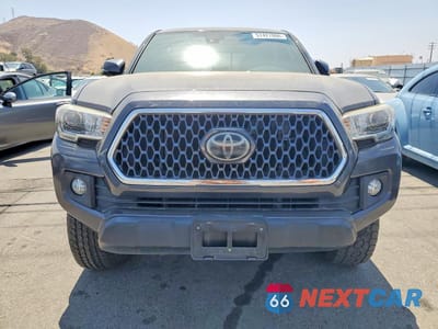 Piąte zdjęcie samochodu w środku: 2019 TOYOTA TACOMA TRD OFF-ROAD VIN:3TMDZ5BN2KM059189 - miniatura