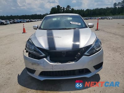 Piąte zdjęcie samochodu w środku: 2018 NISSAN SENTRA S VIN:3N1AB7AP8JY336959 - miniatura