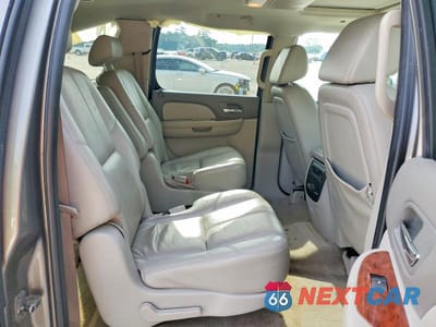Zdjęcie 11 z 13 samochodu: 2008 CHEVROLET SUBURBAN K1500 LS VIN:3GNFK16398G193646 - miniatura
