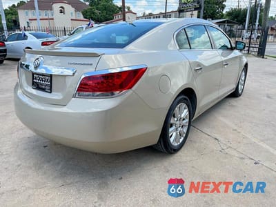 Czwarte zdjęcie samochodu z boku: 2012 BUICK LACROSSE VIN:1G4GC5ERXCF267895 - miniatura