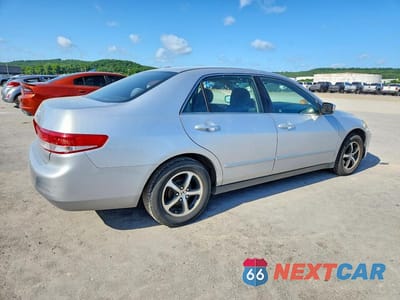Trzecie zdjęcie samochodu z tyłu: 2003 HONDA ACCORD LX VIN:3HGCM56333G703965 - miniatura