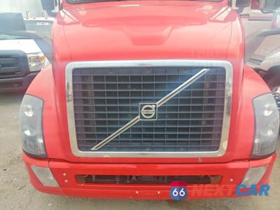 Zdjęcie 7 z 10 samochodu: 2018 VOLVO VN VNL VIN:4V4NC9EG7JN996980 - miniatura