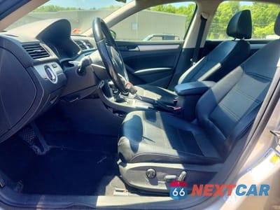 Zdjęcie 7 z 12 samochodu: 2012 VOLKSWAGEN PASSAT SE VIN:1VWBP7A36CC064761 - miniatura