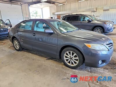 Czwarte zdjęcie samochodu z boku: 2011 TOYOTA CAMRY XLE V6 VIN:4T1BK3EK0BU626217 - miniatura