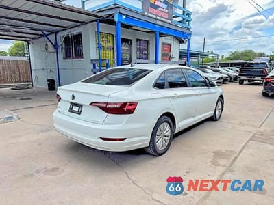 Czwarte zdjęcie samochodu z boku: 2020 VOLKSWAGEN JETTA S VIN:3VWCB7BU2LM070341 - miniatura