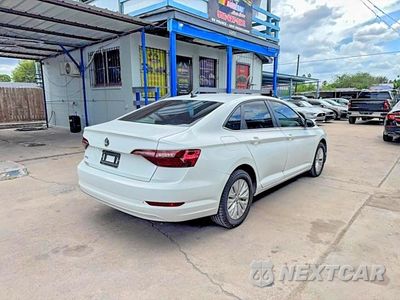 Czwarte zdjęcie samochodu z boku: 2020 VOLKSWAGEN JETTA S VIN:3VWCB7BU2LM070341 - miniatura