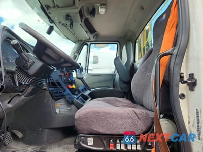 Piąte zdjęcie samochodu w środku: 2017 INTERNATIONAL PROSTAR SEMI TRUCK VIN:1HSDGAPR3HH164791 - miniatura