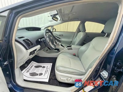 Piąte zdjęcie samochodu w środku: 2015 TOYOTA PRIUS ONE VIN:JTDKN3DU8F0427525 - miniatura