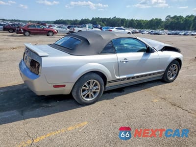 Trzecie zdjęcie samochodu z tyłu: 2005 FORD MUSTANG VIN:1ZVFT84N355194469 - miniatura