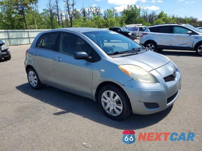 Czwarte zdjęcie samochodu z boku: 2009 TOYOTA YARIS BASE VIN:JTDKT903495248878 - miniatura
