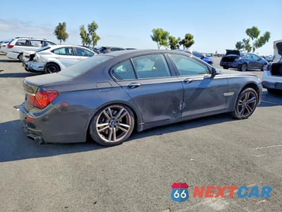 Trzecie zdjęcie samochodu z tyłu: 2014 BMW 750 I VIN:WBAYA8C57ED228323 - miniatura