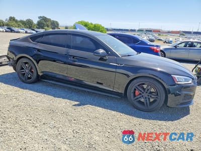 Czwarte zdjęcie samochodu z boku: 2018 AUDI A5 PREMIUM PLUS S-LINE VIN:WAUENCF58JA108998 - miniatura