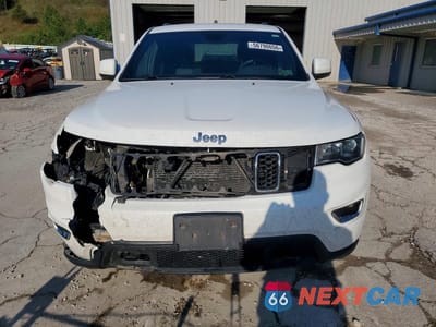 Piąte zdjęcie samochodu w środku: 2018 JEEP GRAND CHEROKEE LAREDO VIN:1C4RJFAG2JC181444 - miniatura