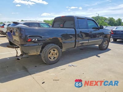 Trzecie zdjęcie samochodu z tyłu: 2003 CHEVROLET SILVERADO K1500 VIN:2GCEK19T231114321 - miniatura