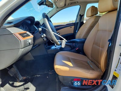 Zdjęcie 7 z 12 samochodu: 2010 BMW 528 XI VIN:WBANV1C51AC445915 - miniatura
