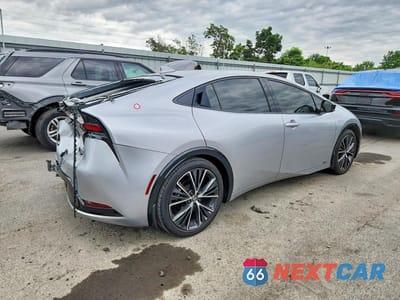Trzecie zdjęcie samochodu z tyłu: 2023 TOYOTA PRIUS XLE VIN:JTDADABU1P3004839 - miniatura