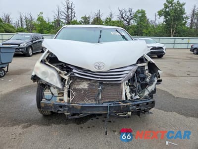Piąte zdjęcie samochodu w środku: 2016 TOYOTA SIENNA XLE 8-PASSENGER VIN:5TDYK3DC4GS702140 - miniatura