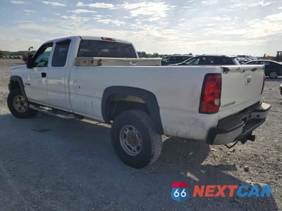 Drugie zdjęcie samochodu z przodu: 2004 CHEVROLET SILVERADO C2500 HEAVY DUTY VIN:1GCHC29U54E185439 - miniatura