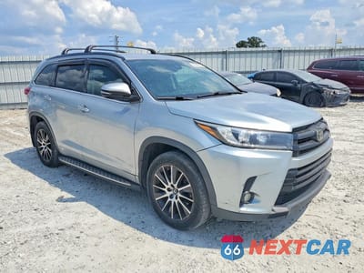 Czwarte zdjęcie samochodu z boku: 2017 TOYOTA HIGHLANDER SE VIN:5TDKZRFH4HS517701 - miniatura