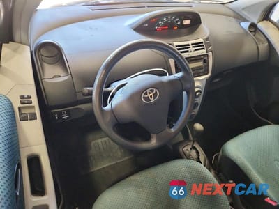 Zdjęcie 8 z 12 samochodu: 2008 TOYOTA YARIS BASE VIN:JTDJT903885185858 - miniatura