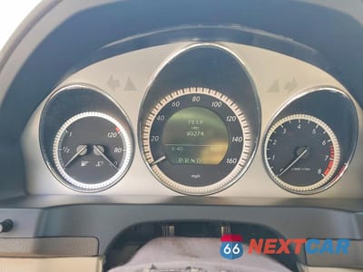 Zdjęcie 9 z 12 samochodu: 2011 MERCEDES-BENZ C 300 VIN:WDDGF5EB7BA526617 - miniatura