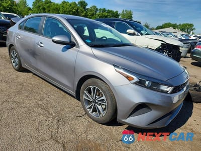 Czwarte zdjęcie samochodu z boku: 2023 KIA FORTE LXS VIN:3KPF24AD4PE531166 - miniatura
