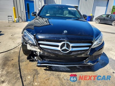 Piąte zdjęcie samochodu w środku: 2018 MERCEDES-BENZ C 300 4MATIC VIN:55SWF4KB8JU258069 - miniatura