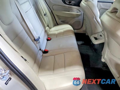 Zdjęcie 10 z 12 samochodu: 2021 VOLVO S60 T6 MOMENTUM VIN:7JRA22TKXMG093017 - miniatura