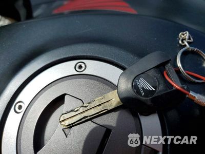 Zdjęcie 8 z 9 samochodu: 2016 HONDA CBR650 F VIN:MLHRC7405G5200710 - miniatura
