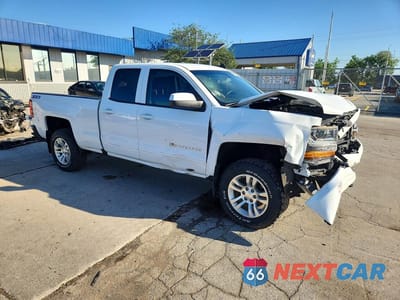 Czwarte zdjęcie samochodu z boku: 2019 CHEVROLET SILVERADO LD K1500 LT VIN:2GCVKPECXK1156565 - miniatura