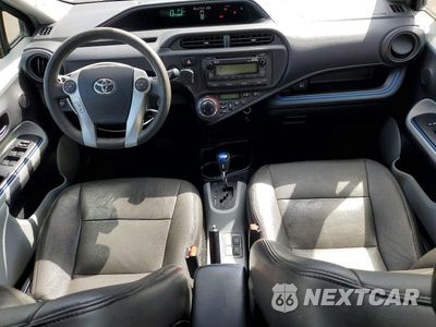 Zdjęcie 8 z 12 samochodu: 2013 TOYOTA PRIUS C TWO VIN:JTDKDTB34D1533488 - miniatura