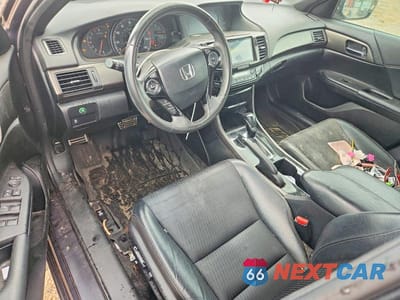 Zdjęcie 8 z 12 samochodu: 2016 HONDA ACCORD SPORT VIN:1HGCR2F53GA111505 - miniatura