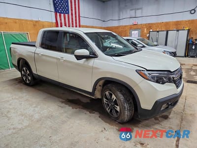 Czwarte zdjęcie samochodu z boku: 2017 HONDA RIDGELINE RTL VIN:5FPYK3F6XHB030847 - miniatura