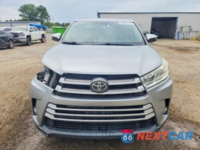 Piąte zdjęcie samochodu w środku: 2017 TOYOTA HIGHLANDER XLE VIN:5TDKZRFH0HS514228 - miniatura