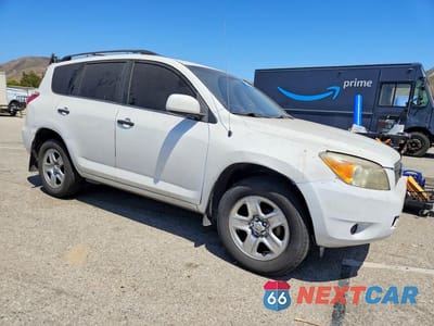 Czwarte zdjęcie samochodu z boku: 2006 TOYOTA RAV4 BASE VIN:JTMZD33V266014783 - miniatura