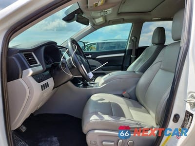 Zdjęcie 7 z 13 samochodu: 2019 TOYOTA HIGHLANDER XLE VIN:5TDKZRFH5KS555851 - miniatura