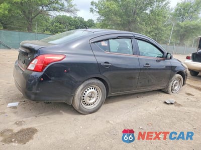 Trzecie zdjęcie samochodu z tyłu: 2015 NISSAN VERSA 1.6 S VIN:3N1CN7AP4FL875003 - miniatura
