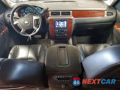 Zdjęcie 8 z 13 samochodu: 2012 CHEVROLET SUBURBAN K1500 LT VIN:1GNSKJE77CR103289 - miniatura
