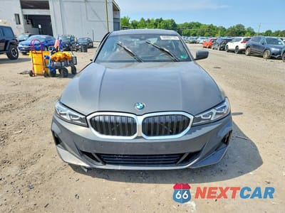 Piąte zdjęcie samochodu w środku: 2023 BMW 330XI VIN:3MW89FF03P8C97040 - miniatura