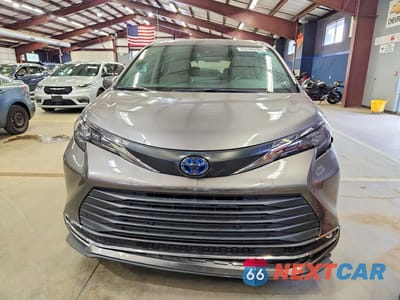 Piąte zdjęcie samochodu w środku: 2024 TOYOTA SIENNA XLE 7-PASSENGER VIN:5TDYSKFC7RS114503 - miniatura